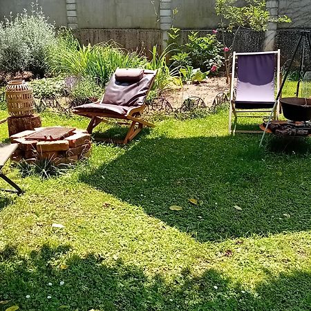 Camping Under The Walnut In Your Own Tent On A Shared Lot And Shared Bathroom Ljubljana Eksteriør bilde