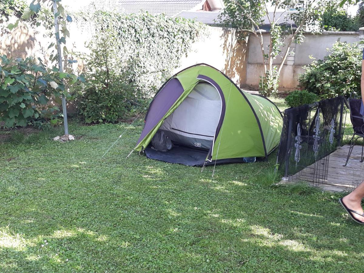 Camping Under The Walnut In Your Own Tent On A Shared Lot And Shared Bathroom Ljubljana Eksteriør bilde