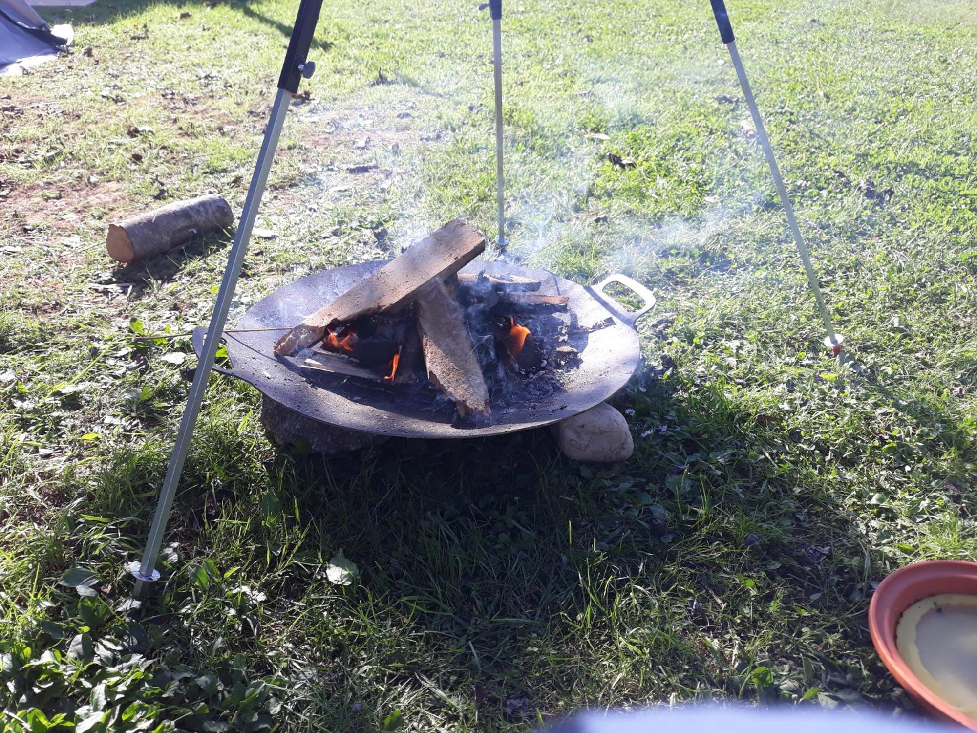 Camping Under The Walnut In Your Own Tent On A Shared Lot And Shared Bathroom Ljubljana Eksteriør bilde
