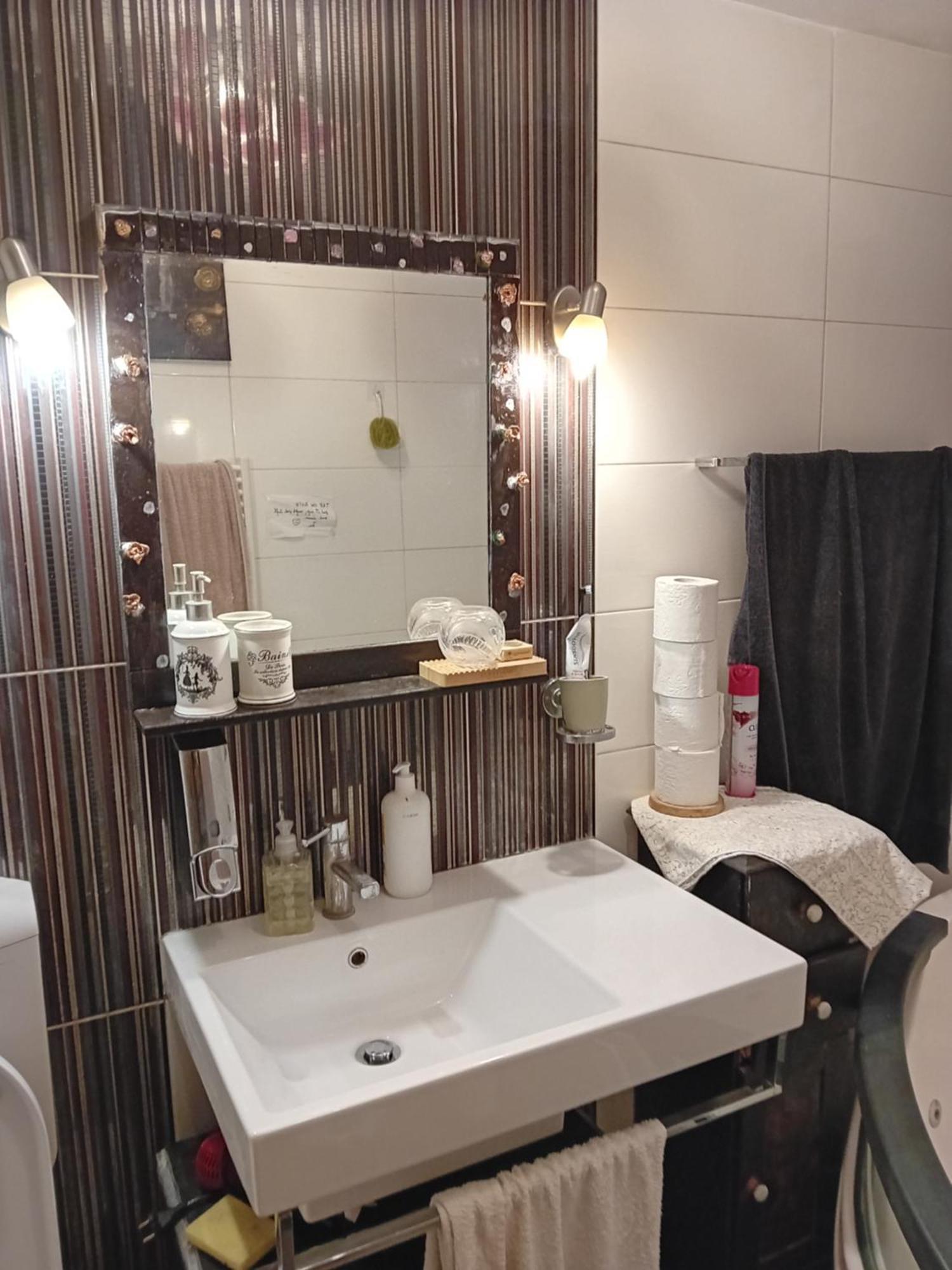 Camping Under The Walnut In Your Own Tent On A Shared Lot And Shared Bathroom Ljubljana Eksteriør bilde