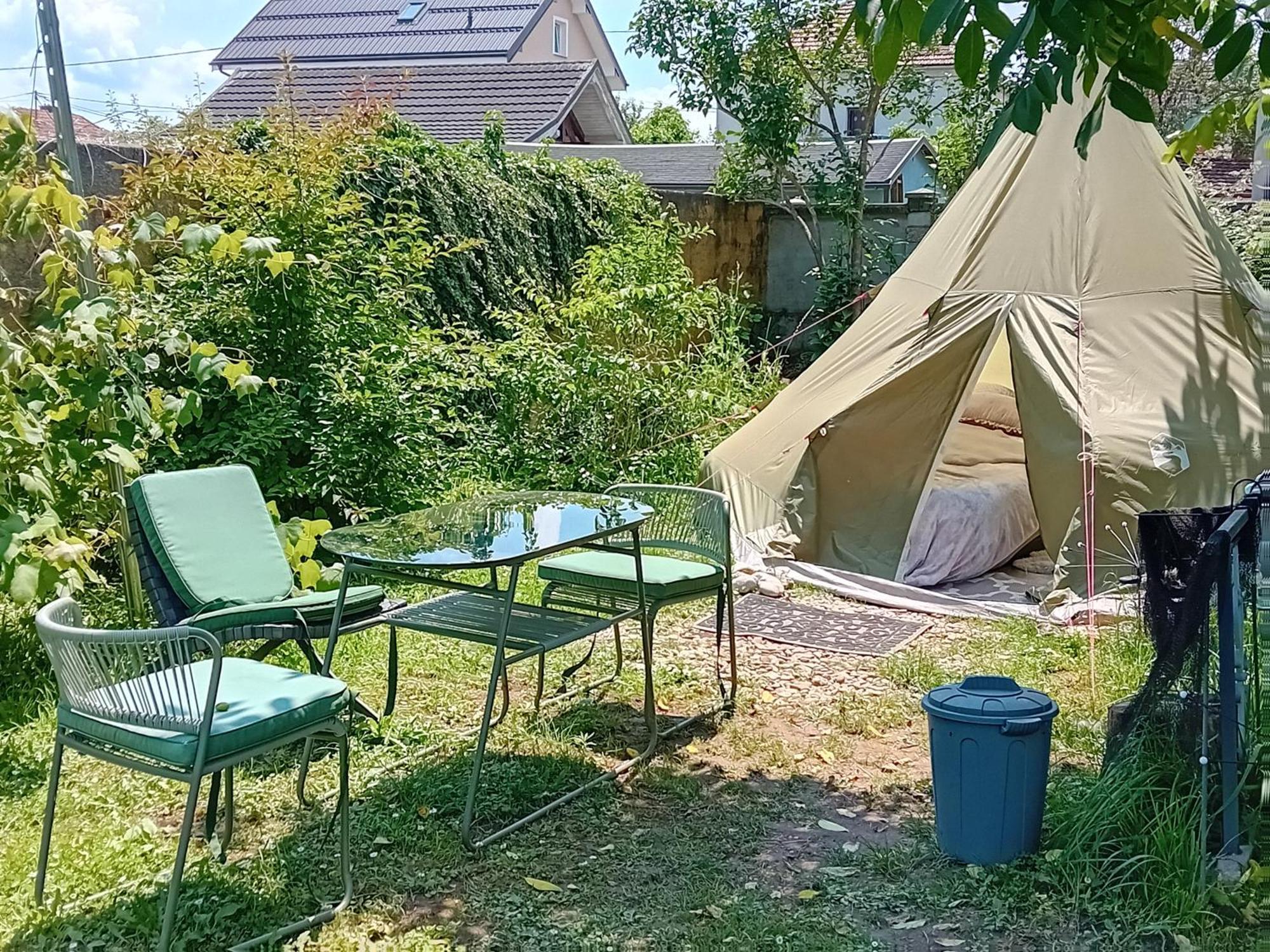 Camping Under The Walnut In Your Own Tent On A Shared Lot And Shared Bathroom Ljubljana Eksteriør bilde